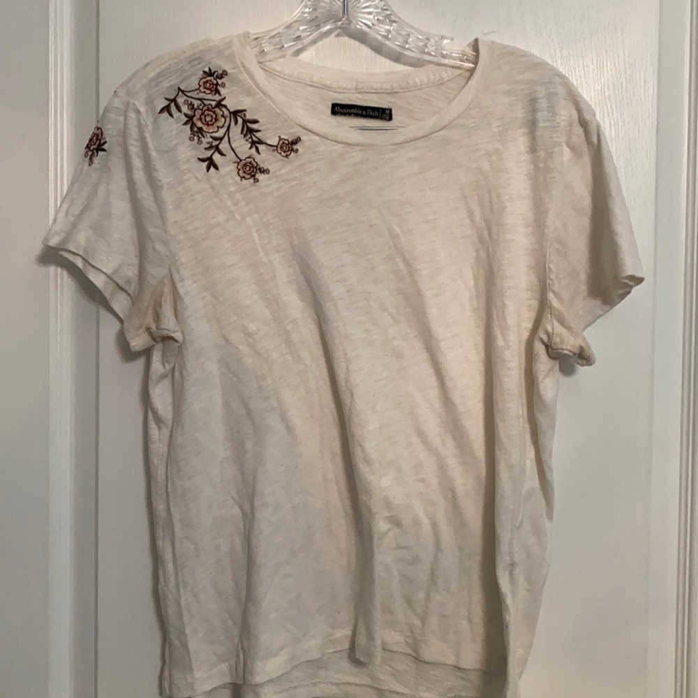 Abercrombie & Fitch T-Shirt w/ Flower Embroidery